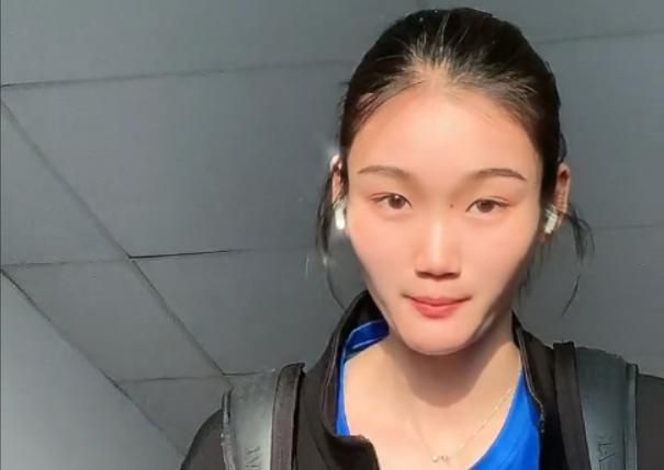 谢谢所有演员，谢谢你们在这样的舆论环境下，今天还陪着我，在各个城市为这部片子宣传